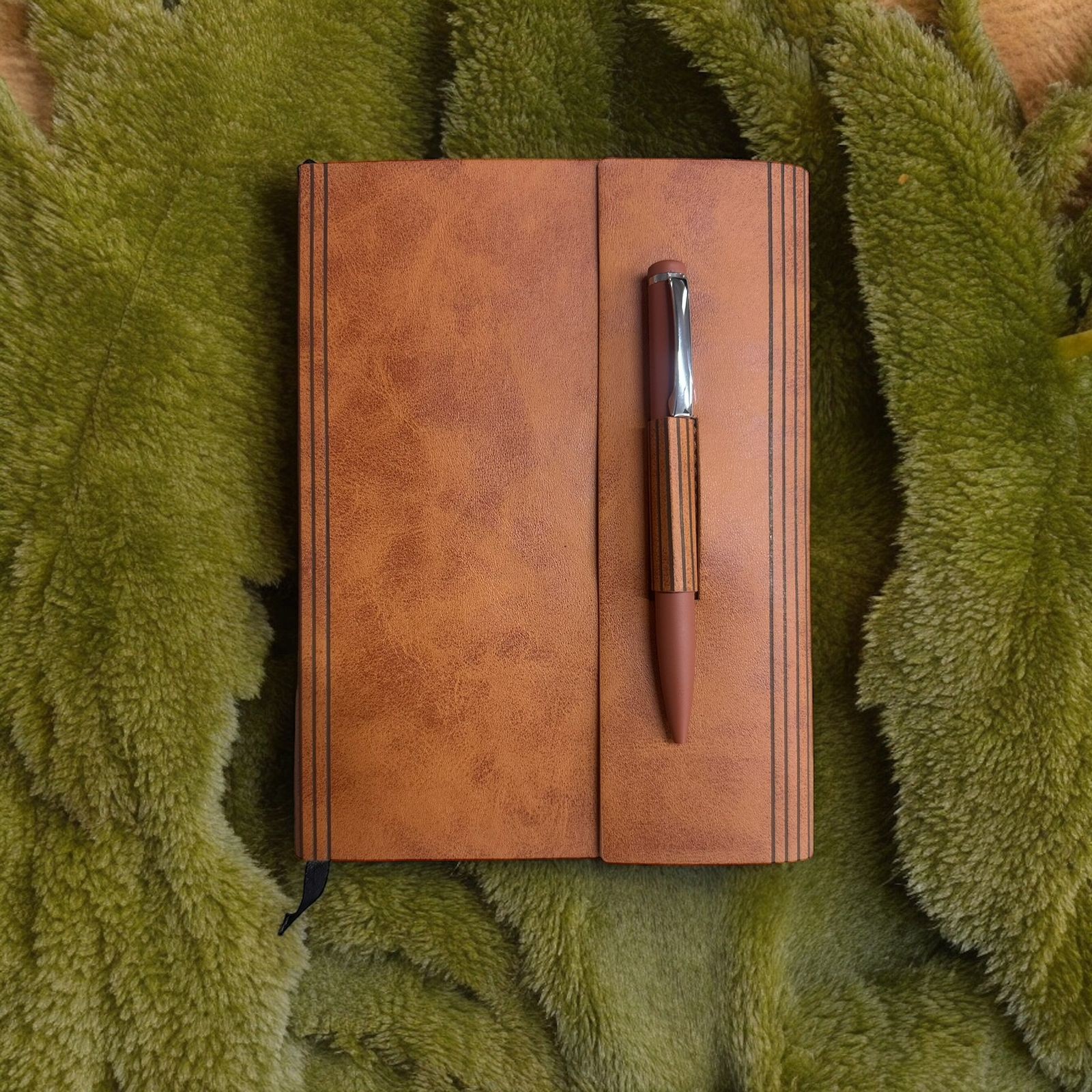 Tri-Fold Cloud Tan - A5 Notebook with metal pen